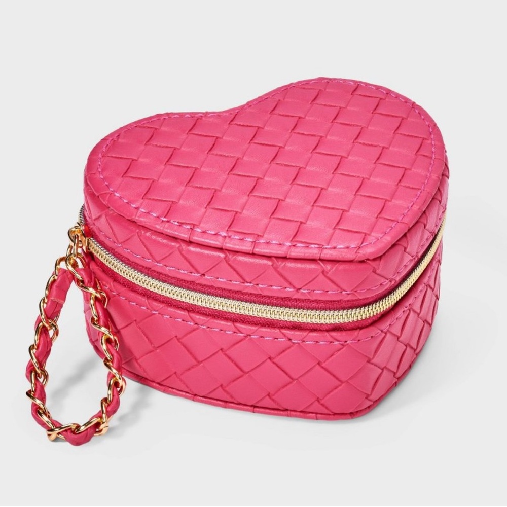 Pink Heart-Shaped Woven Jewelry organizer